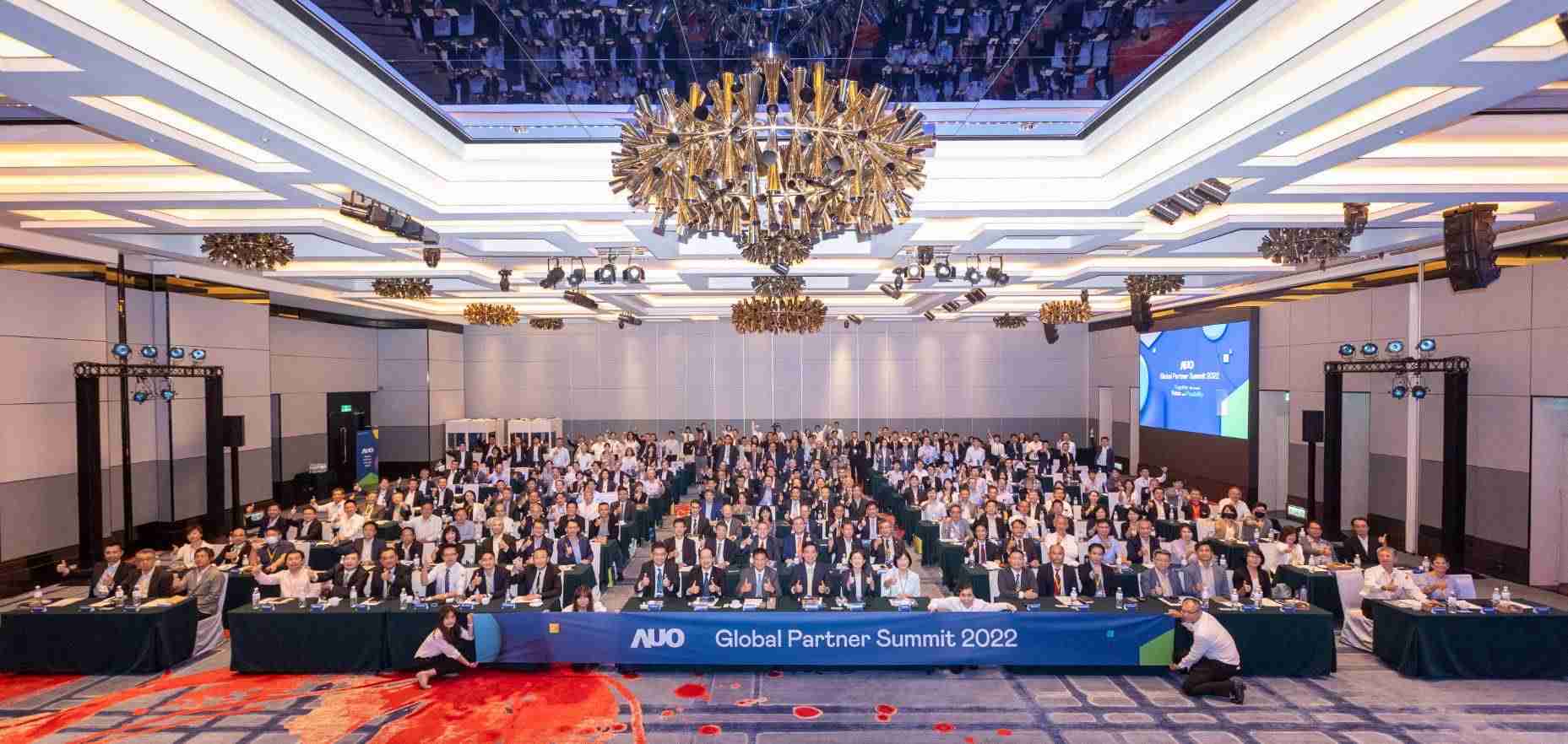 友達推動「安心、、、創新、、、用心、、同心、、、盡心」五星職旅，，，為菲籍員工打造全方位照護，，，，首度贏得「人權實踐與發展領袖獎」殊榮