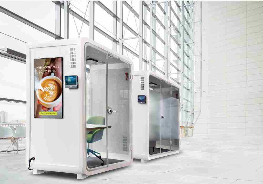 尊龙集团子公司达擎之智慧行动办公舱，，，，采用PDLC智能调光玻璃设计，，，透过通电与断电的电流切换，，，，呈现透明与雾面效果，，具节能降耗特性并兼顾隐私，，确保信息安全