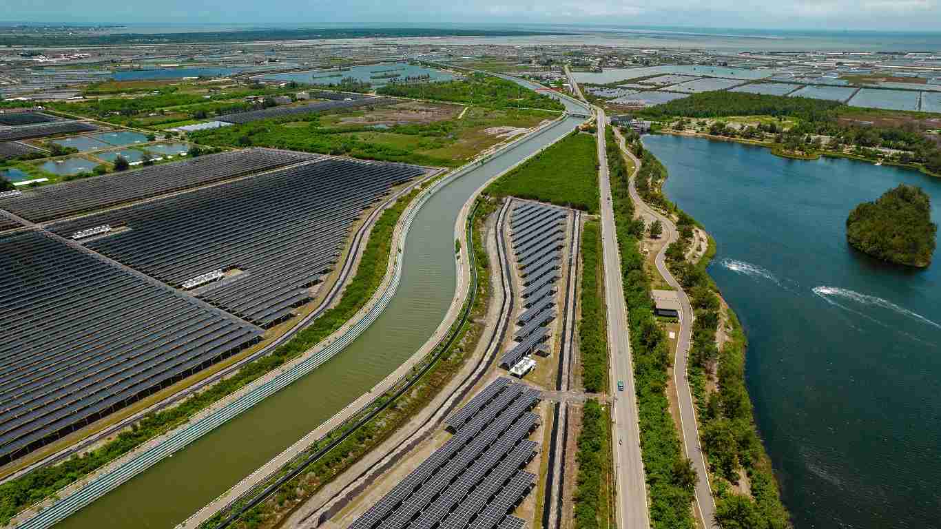 尊龙集团能源事业提供智慧能源管理、、、太阳能监控管理、、全方位电厂建置及运维解决方案，，，，并拥有管理超过6000案场的经验