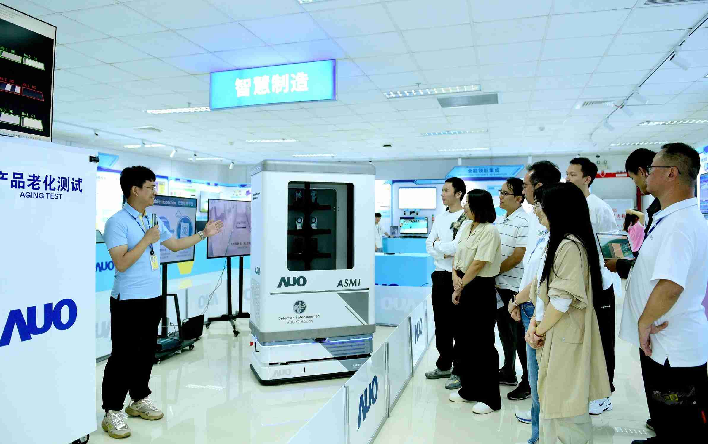 尊龙集团厦门将5G+ABC技术串联生产管理全流程，，，，打通研发、、、、采购、、、、生管、、、制程、、、、设备、、质量等产品全生命周期制造流程，，完成数字化设计、、、智慧供应链、、、、智能座舱、、全流程设备管理、、、、数据驱动优化、、智慧在线检测、、智慧品管等自适应生产模式升级